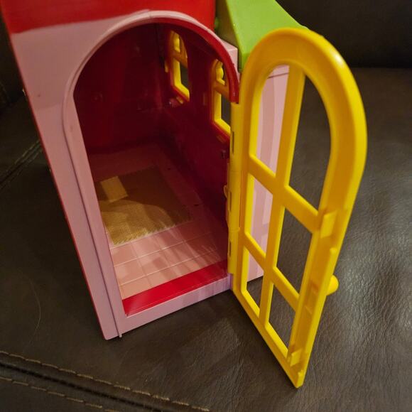 Strawberry Shortcake Berry Happy Home House Doll Playset - Picture 4 of 9